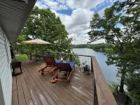 Your Lakeside Retreat for Family & Friends, 8 Beds, Lake Access & Covered Dock Hotels in Mercer County