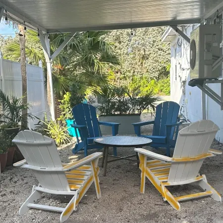 Cozy 2-BR 2-BA bungalow near beaches and  7-Mile Bridge - Pet Friendly!