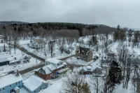 Historic 1843 Belmont Home, Near Okemo & Vast, Sleeps 10+, Gigabit WiFi