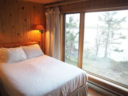 Surrounded by Superior! Stunning condo with 270 degrees of Lake Superior