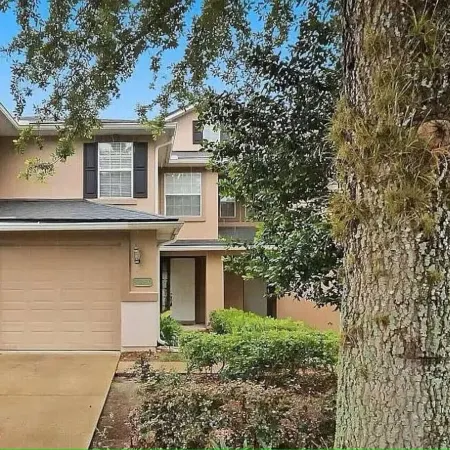 3-bedroom townhome in amazing Orange Park, FL