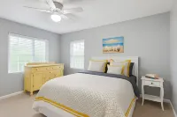 Charming 4-bedroom with views of Paw Paw Lake. Sleeps up to 10.