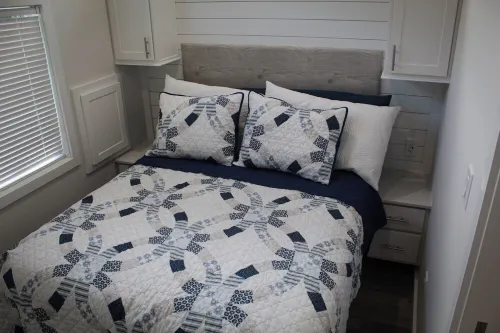 Charming 2-bedroom cottage with water access in tranquil Oriental Hotels in Pamlico County