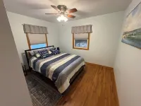 Welcoming Updated 2-bedroom House close to downtown Clear Lake and City beach!