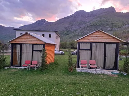 Cabin in Boga in the middle of the mountains Отели в г. Boge