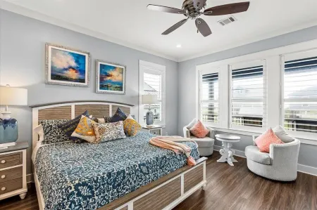 Charming 2-bedroom cabin in serene Crystal Beach