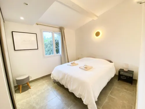 Grimaud house in condominium with pool and 2 parking spaces between village and beaches