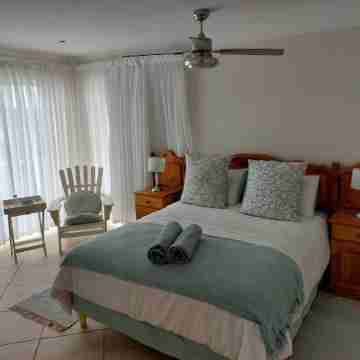 Lovely 2 bedrooms, 2 bathrooms Flat with sea view Rooms