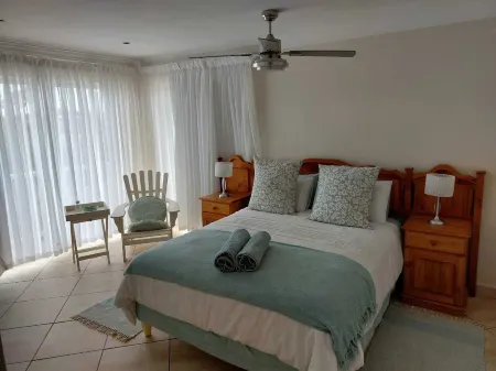 Lovely 2 bedrooms, 2 bathrooms Flat with sea view