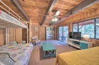 Cute colorful alpine cabin with Hot Tub!