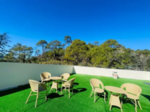 Ark Holiday Inn by Dls Hotels