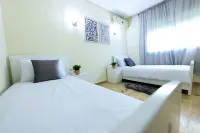 Luxueux & traditionnel 2chambres/1min gare Agdal Hotels in Rabat