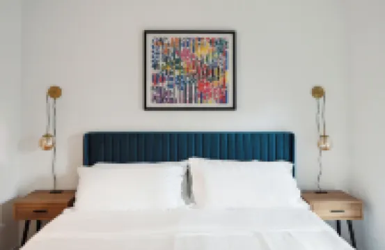 Modern 1bdr Getaway w/pool, free parking, gym