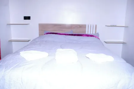 apartment  airport Отели в г. Эр-Рашидия