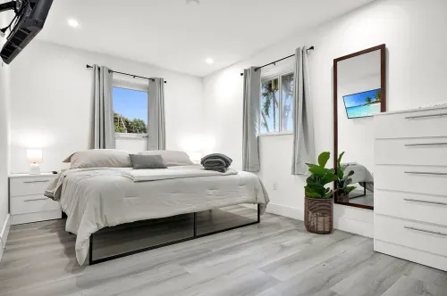 Peaceful 2BR Home w/ King Bed. Near Trendy Areas! Hotels in West Little River