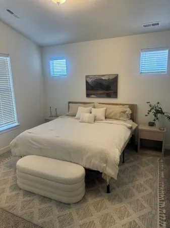 Modern 3 bed condo in heart of Riverton