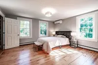 Quintessential Maine- Spacious Home, Close to Town, Vacationland All Around You
