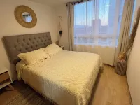 Boho chic style apartment, 4 people 200 m from La Cisterna subway + parking lot Hotels in La Cisterna