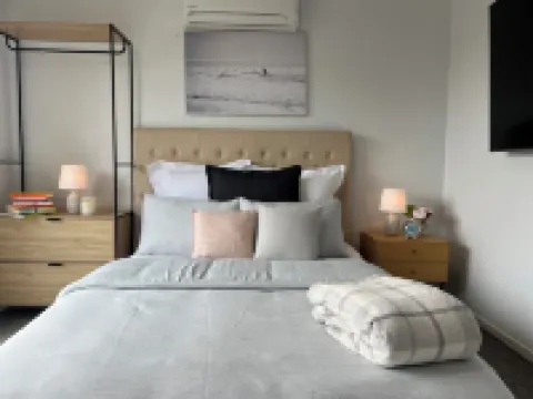 Guest Suite with Private Entrance- 6 Minutes to Airport! Hotels in Westmeadows