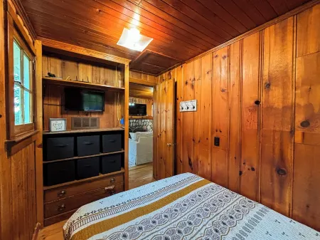 Wells On the Water -A Tiny but Mighty Cottage on Loon Lake Отели в г. Плейнфилд Тауншип