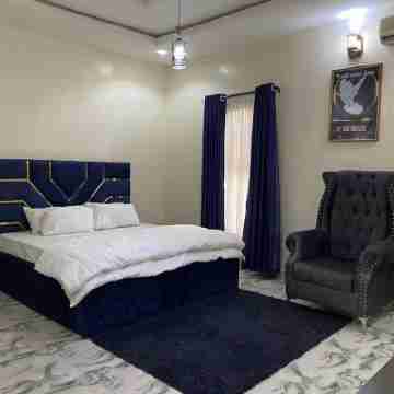 SUNFIT APARTMENTS!Cozy & Spacious 3-Bedroom Apartment in a serene environment. Rooms