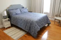 Boston Getaway, Easy City Access: Spacious 5-bedroom Hotels in Mattapan