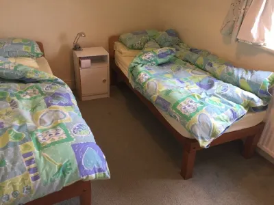 South facing cottage for nine with pool and garden Hotel in zona Bluebird Bliss