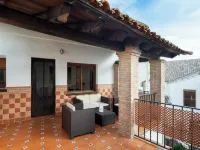 Oteses11 Amplitud-confort-tranquilidad en el Centro de Baeza. Parking Privado Hotels in Baeza