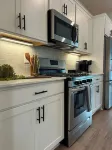 Cozy 2-bedroom condo in adorable Opelika - close to Auburn University