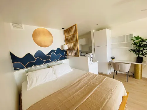 Studio Cocoon, sea and marina view. Hotels in Marigot