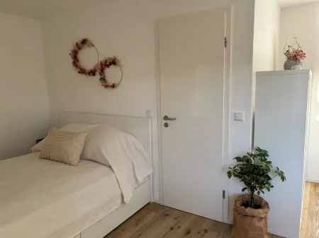 Schöne 1-zimmer Wohnung am Bahnhof 2 Parkplätze