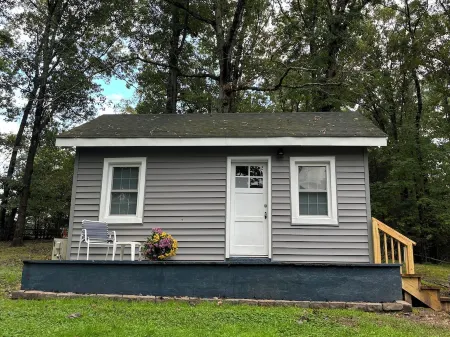 Scenic guest house in great location in Farmville, VA Отели в г. Принс-Эдвард