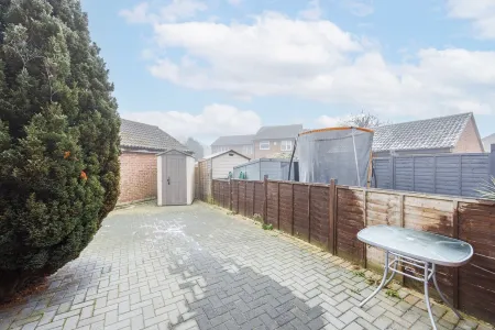 Lovely 2 Bed House in Grays, Essex. Отели рядом со станцией Chafford Hundred Lakeside Railway Station