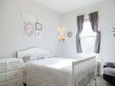 Stunning and spacious heritage home Hoteles en Saint John