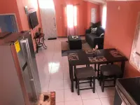 Polly dreams Vacation home, Aviary old Harbor Hotels in Old Harbour