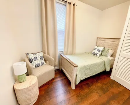 Charming 3-bedroom House - Two Blocks from the Beach