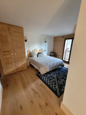 Large mountain apartment close to slopes and shops