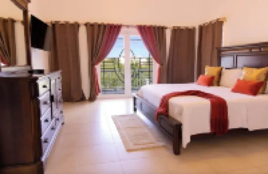 Sienna is Private, Tranquil,  and Perfectly Located near Shoal Bay Beach!