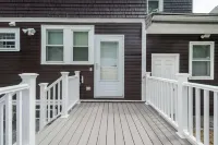 New England Traditional x Modern, 5 Bedrooms, Office, 8ppl