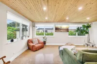 Charming Family Retreat in Miami: 10 Min from Miami International Airport