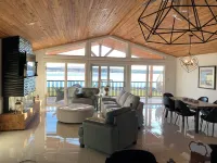 Beautiful Waterfront Retreat