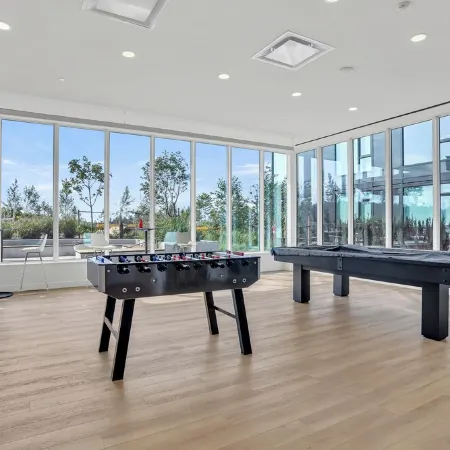 New condo! Great amenities, near Skytrain!