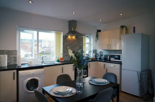 5 Min Walk to City! Stadium View 3 Bed Apartment