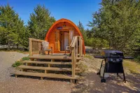 Cute European Bungalow Cabin w/Hot Tub. 1 Double Bed