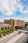 Hyatt Regency Green Bay Hotel dekat Neville Public Museum