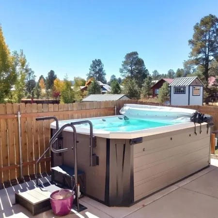 Large Hot-Tub | Close 2 DT | Wolf Creek Mountain