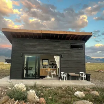 Serene cabin 3 with AC in charming Paradise valley with stunning views