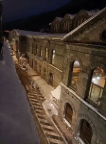 Classified studio apartment, in the center of town, facing the spa.