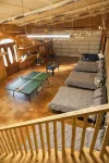The Lakeside Lodge On 3 Acres - Sleeps 20 - 1 Minute Walk to Lake - Pet Friendly