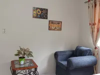 Charming 3-bedroom apartment in enchanting St. Andrew Parish with AC, WiFi. Hotels in Harbour View